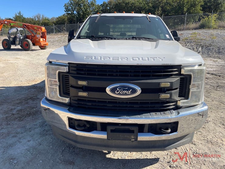 2017-ford-f350-xl-image-8