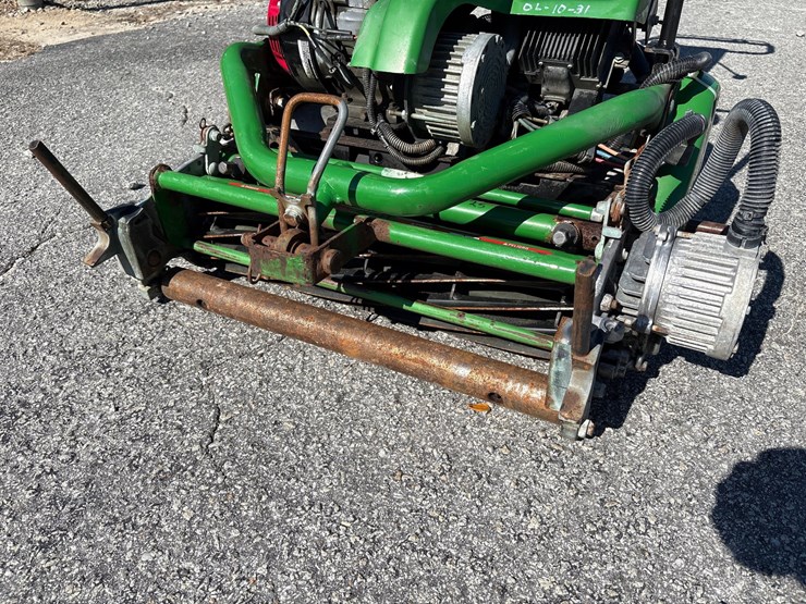 2021-john-deere-220-image-5