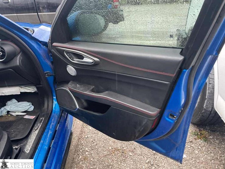non-operable-2018-alfa-r-giulia-quadrifogli-image-17