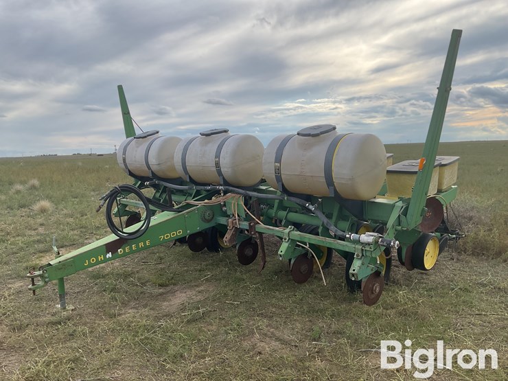 john-deere-7000-image-1