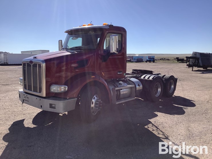 2015-peterbilt-567-image-1