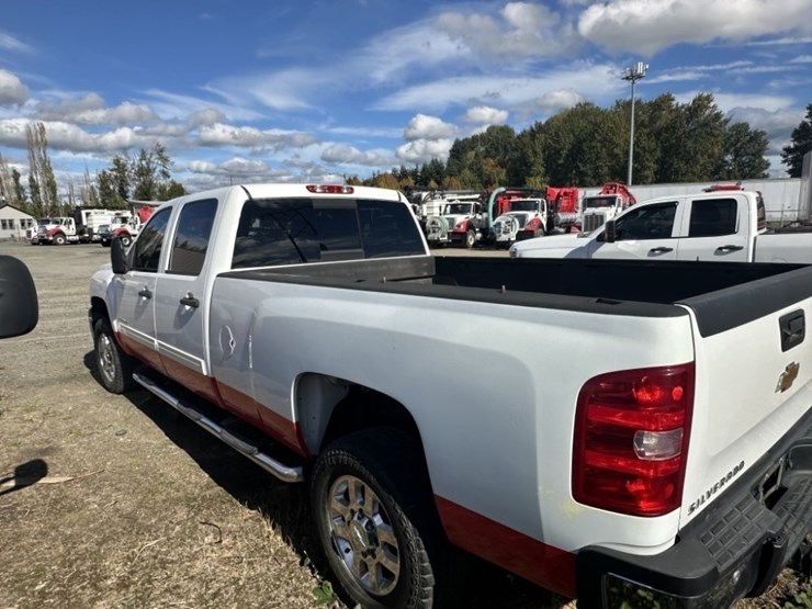 2012-chevrolet-silverado-3500-image-3