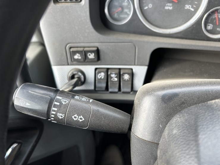 2020-kenworth-t680-image-33
