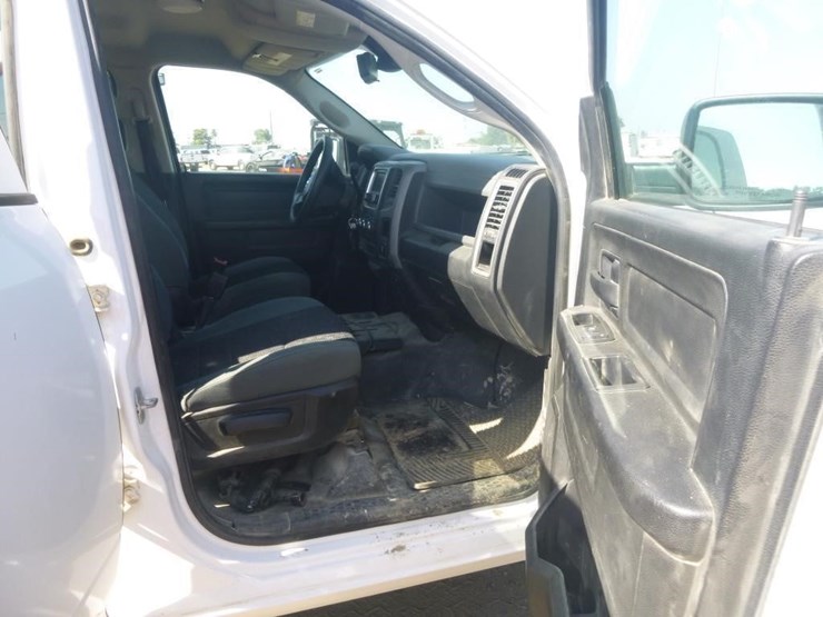 2016-dodge-1500-image-17