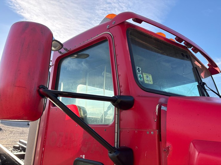 2007-kenworth-w900-image-19