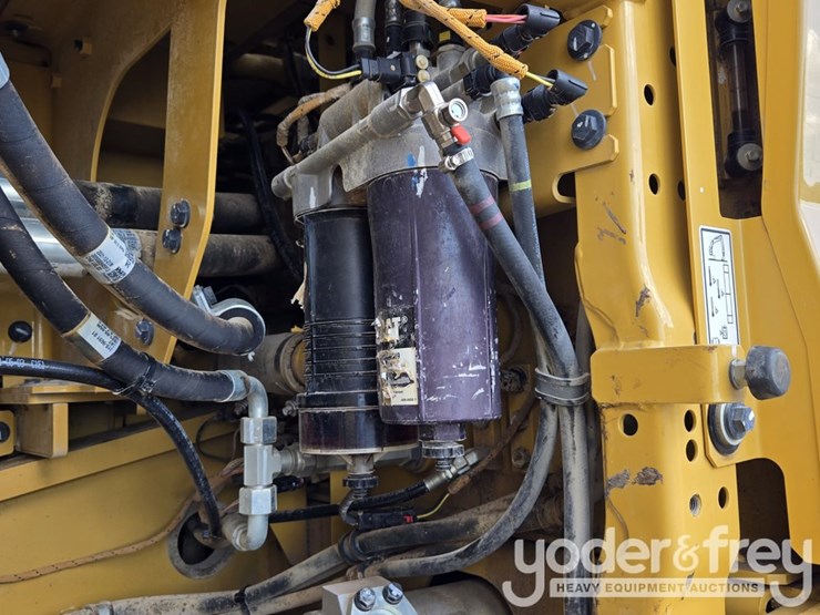 2022-caterpillar-336-image-41