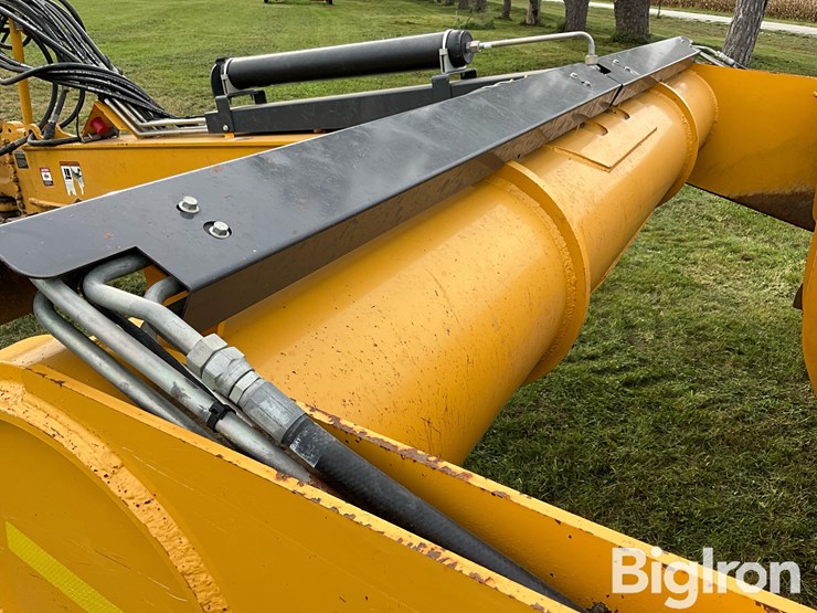 2021-deere-2412e-image-11