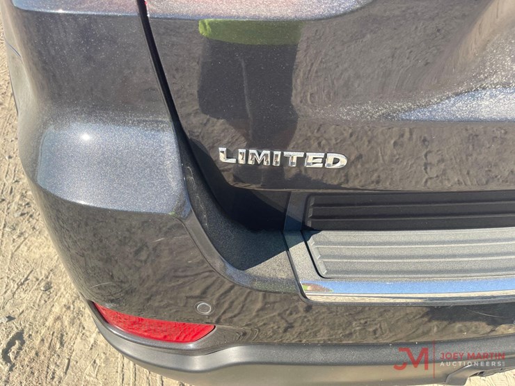 2013-jeep-grand-cherokee-limited-image-14