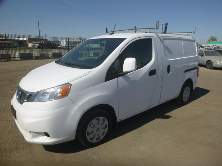 2015-nissan-nv200-image-1