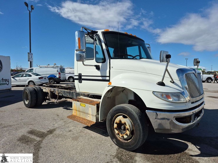 2017-international-durastar-4300-image-3