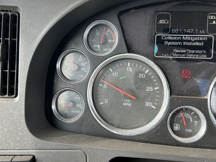 2020-kenworth-t680-image-31