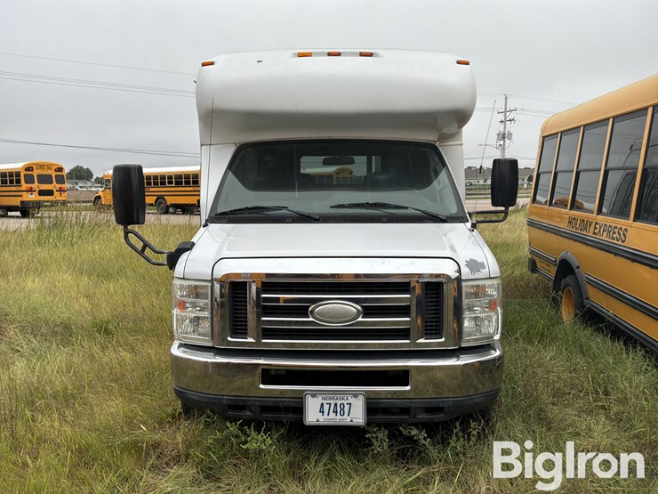 2014-ford-e450-image-2