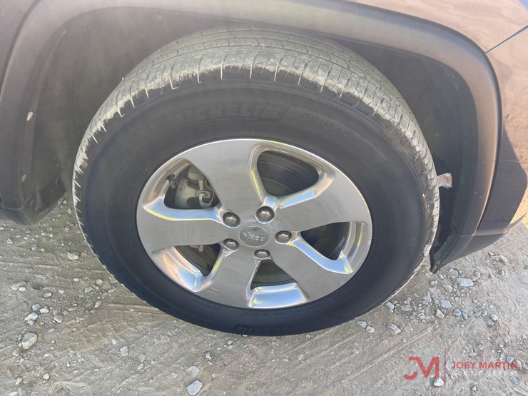 2013-jeep-grand-cherokee-limited-image-9