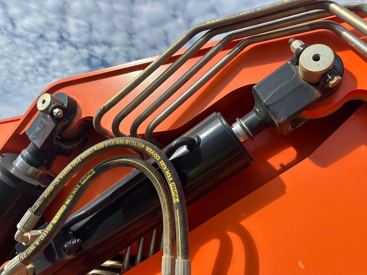 2019-jlg-8042-image-20