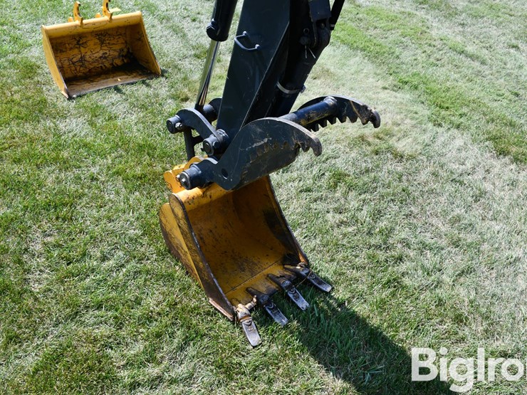 2020-deere-27d-image-9