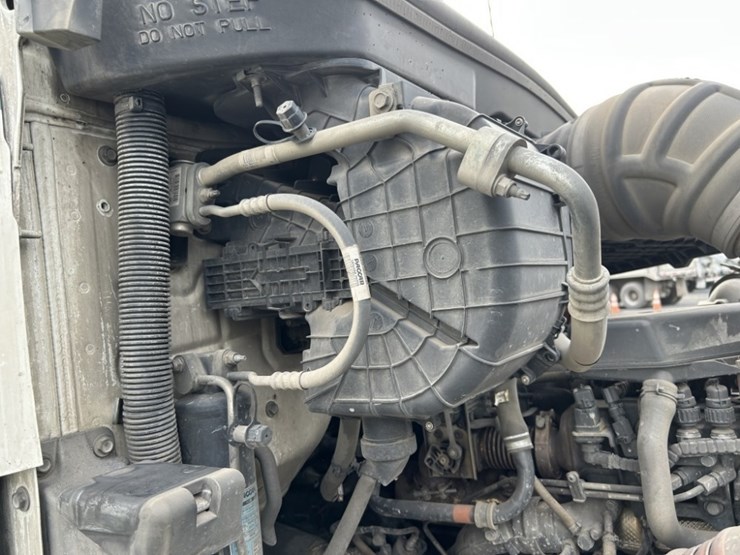 2020-kenworth-t680-image-44