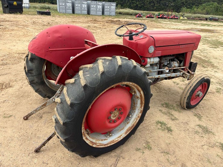 massey-ferguson-135-image-3