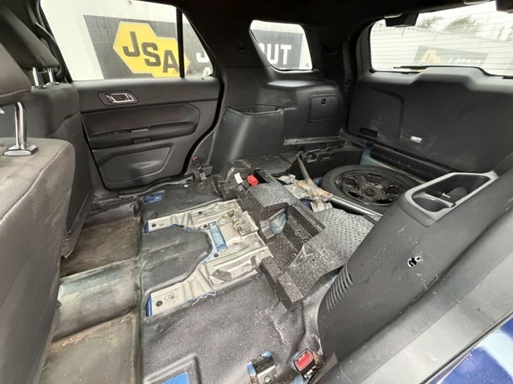 2017-ford-explorer-image-21