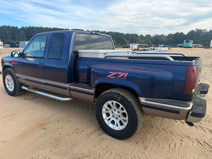 gmc-sierra-1500-image-2