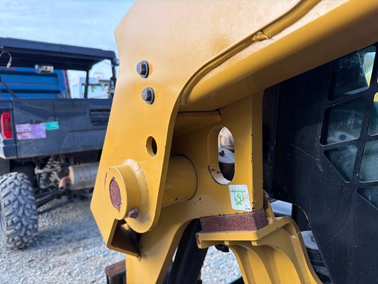2023-caterpillar-226d3-image-21
