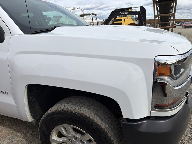 2019-chevrolet-silverado-1500-image-43
