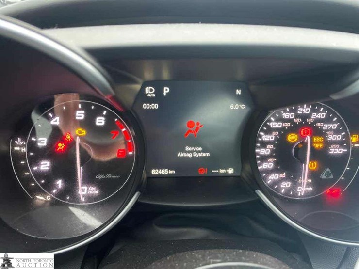 non-operable-2018-alfa-r-giulia-quadrifogli-image-24