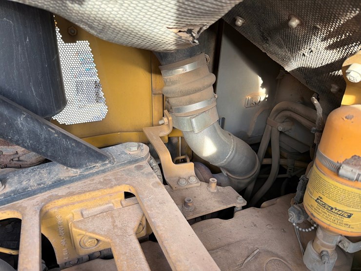 caterpillar-d6t-lgp-image-53