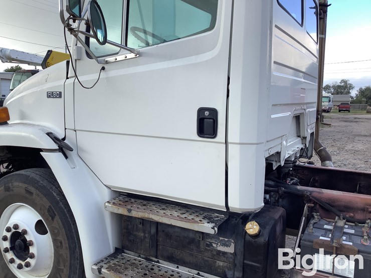 1996-freightliner-fl80-image-10