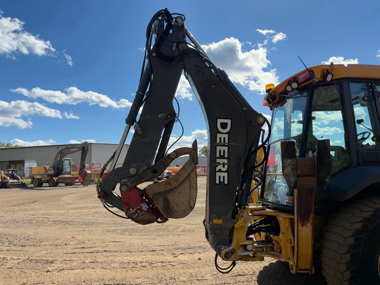 2011-deere-410j-image-21