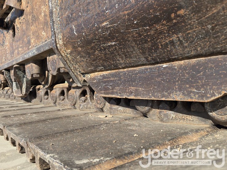 2022-caterpillar-336-image-18
