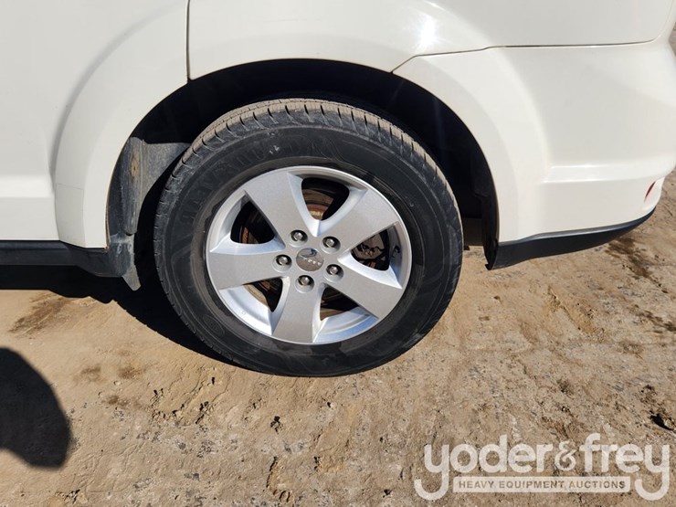 2012-dodge-journey-image-5