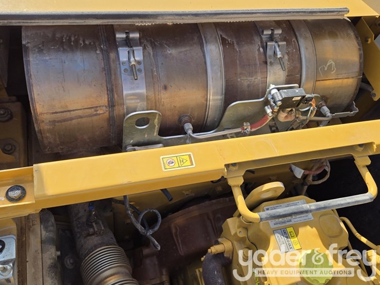 2022-caterpillar-336-image-54