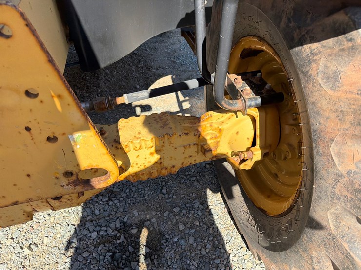 caterpillar-th360b-image-17