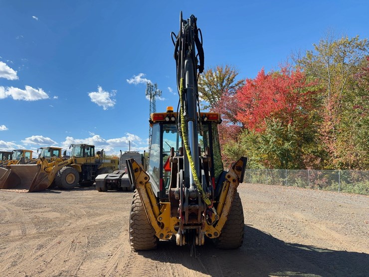 2011-deere-410j-image-4