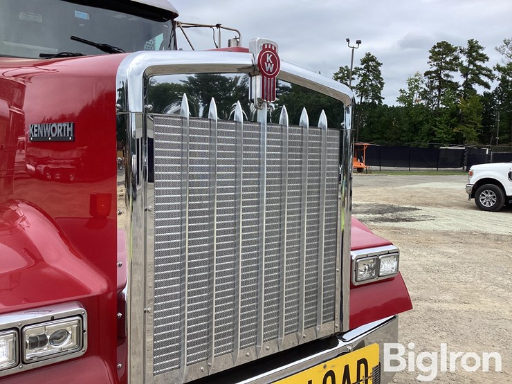 2017-kenworth-w900-image-11