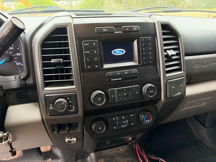 ford-f250-xl-image-13