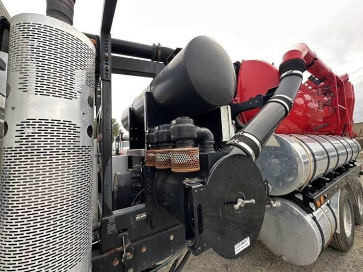 2012-vactor-2100-image-21