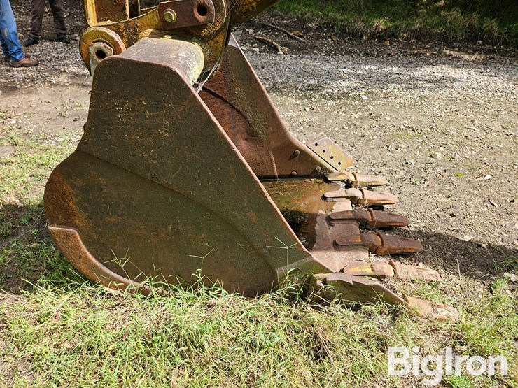 caterpillar-225-image-12