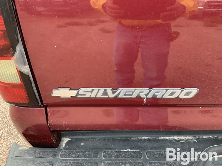 2004-chevrolet-silverado-2500-image-19