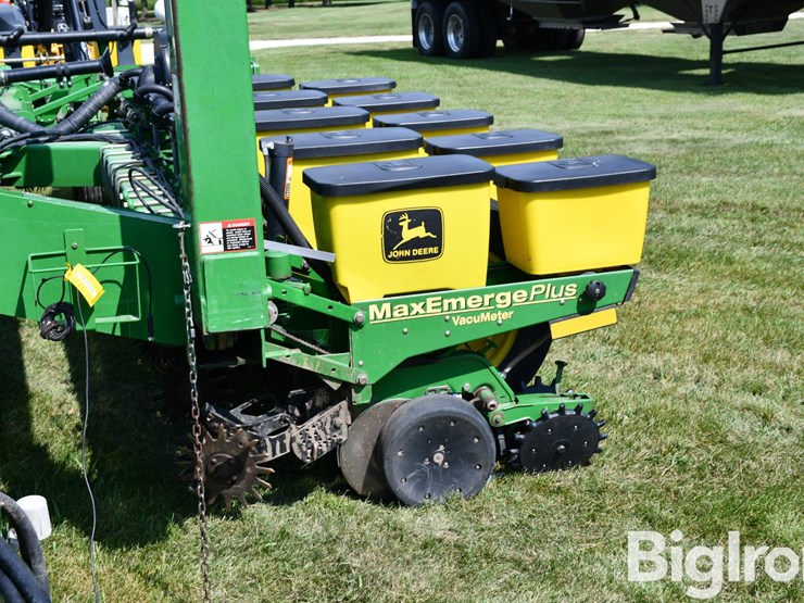 2000-john-deere-1770-image-11