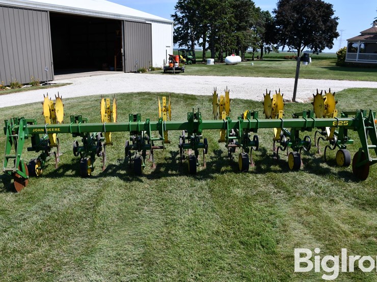 john-deere-er825-8r30-cultivator-image-2