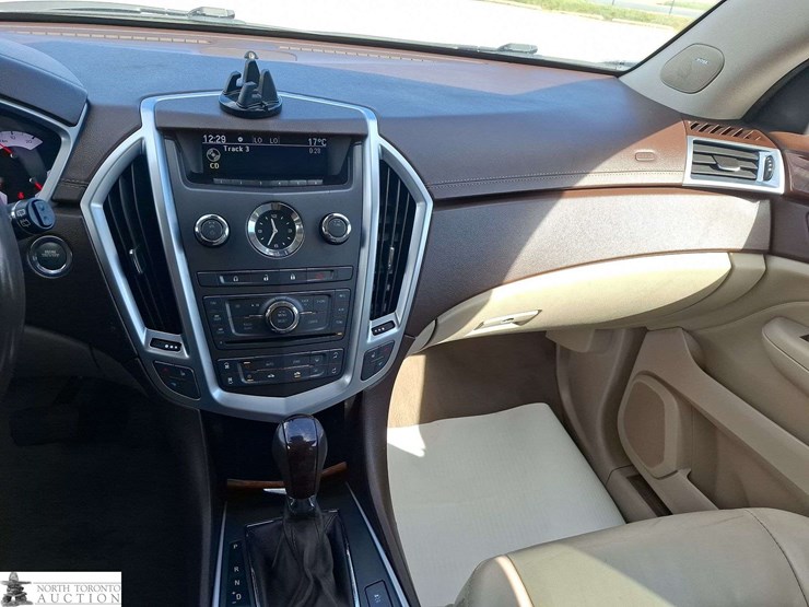 2011-cadillac-srx-image-12
