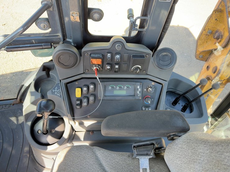 2011-deere-410j-image-27