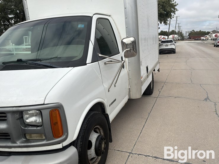 2001-chevrolet-express-g3500-image-11