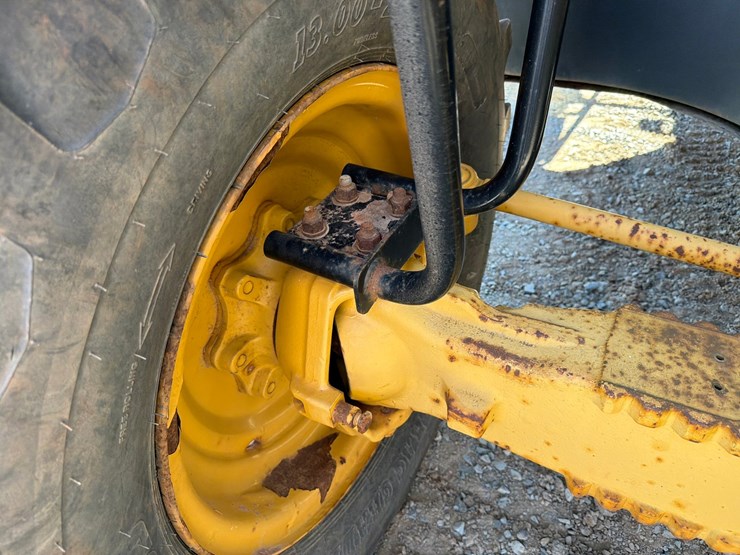 caterpillar-th360b-image-25
