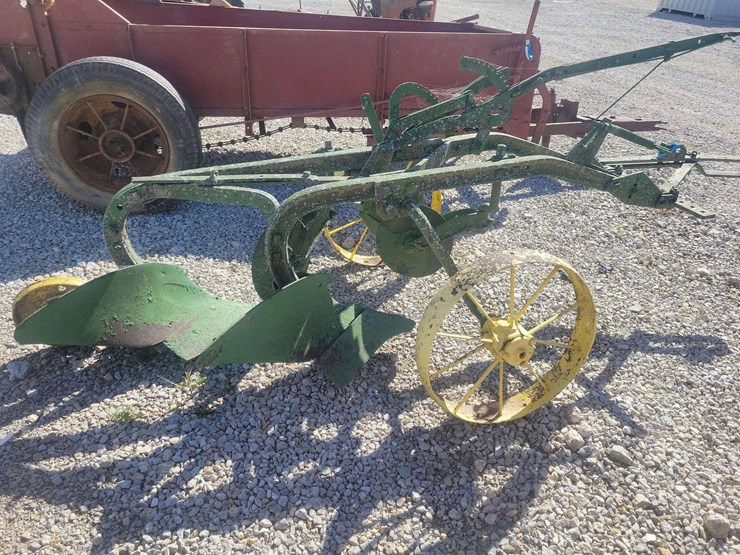 john-deere-two-bottom-plow-image-2