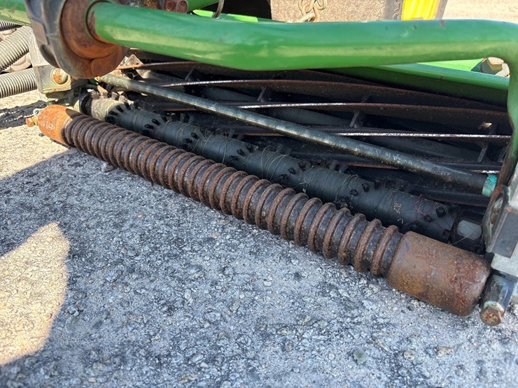 2021-john-deere-2400-image-9