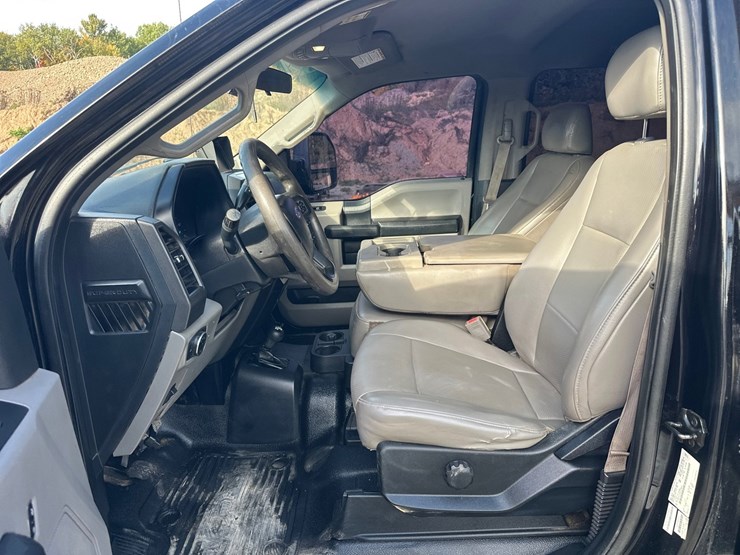 2017-ford-f350-xl-image-32