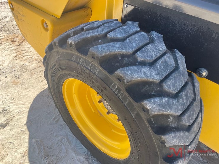 2012-new-holland-l225-image-8