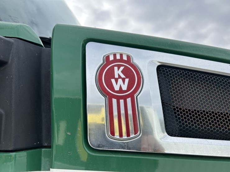 2020-kenworth-t680-image-17